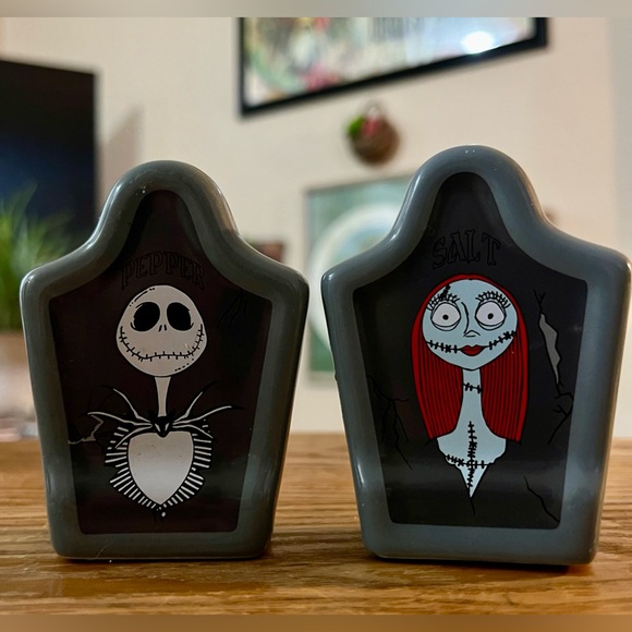 Disney The Nightmare Before Christmas Salt & Pepper Shakers - Headstone Shape - Picture 5 of 7